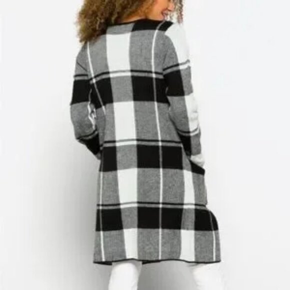 EUC Stitch Fix Fortune + Ivy "Sawyer" Black & White Plaid Cardigan Size Small - Picture 4 of 10